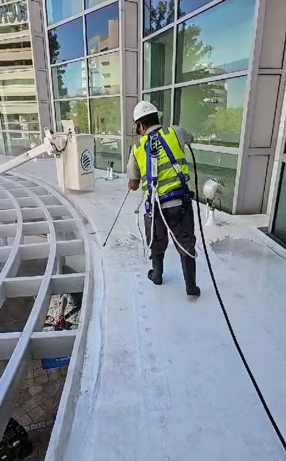 Limpiando techo con hidrojet